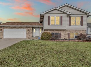 1270 W 97th Pl, Crown Point, IN 46307