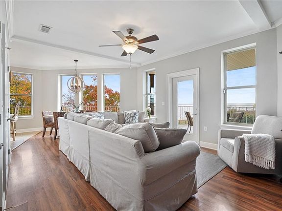 5th image of 255 Evella Dr