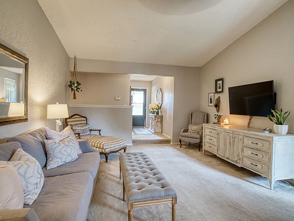 4th image of 403 W Los Angeles Pl