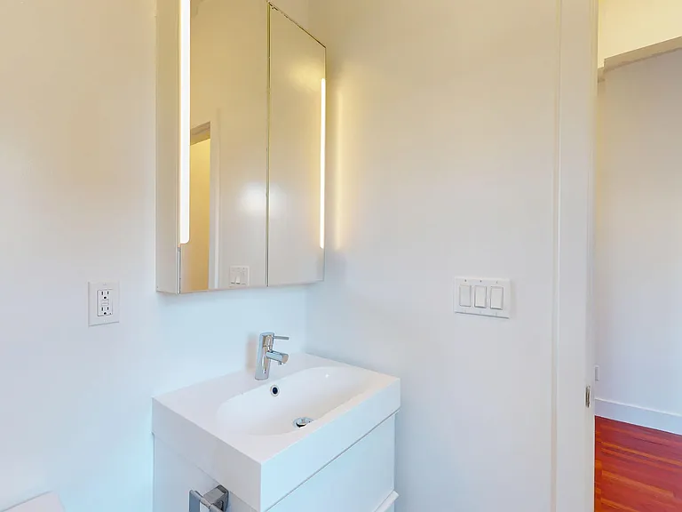 1433 Clay St #15 — Photo 19