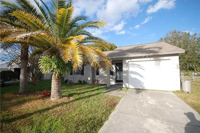 2 bed, 858 sqft, $1,395 — Photo 1