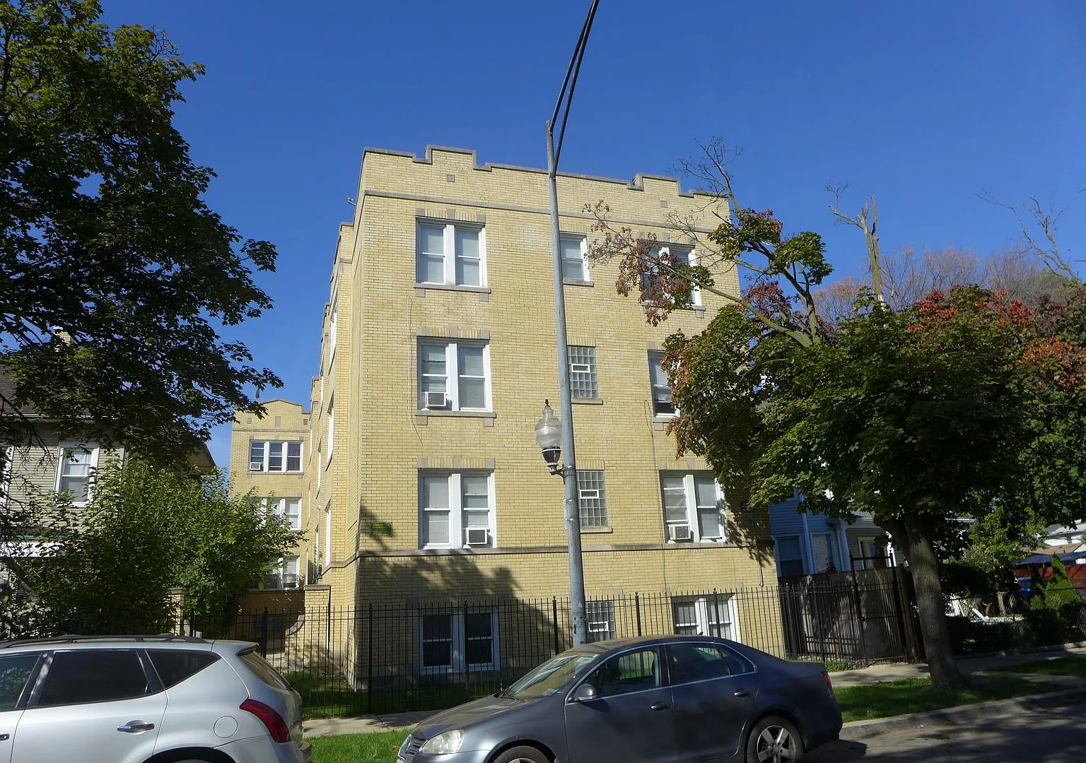 2050 Kostner — Photo 2