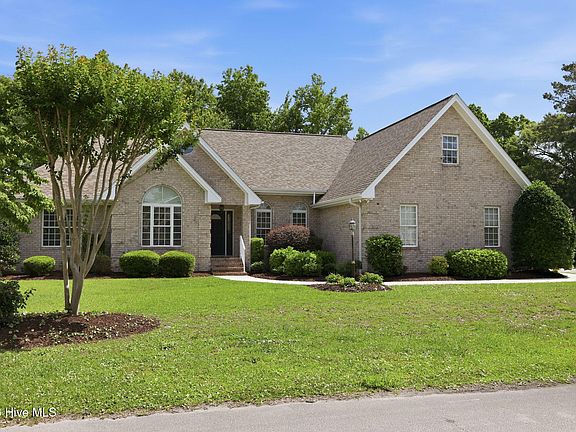 3rd image of 411 Oakmont Drive