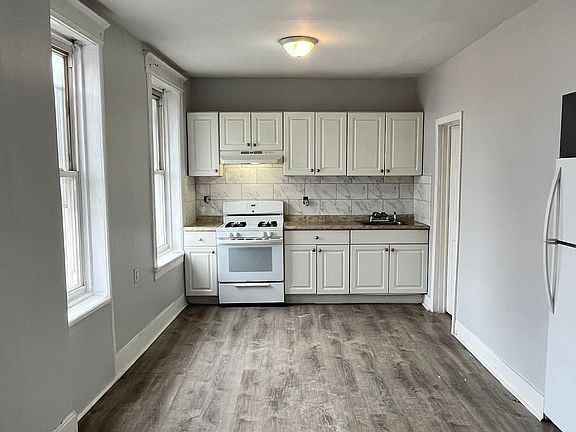 4th image of 9 Roosevelt Ave APT 2