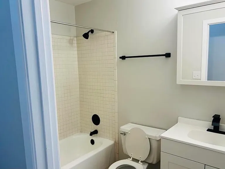 905 Park Ave — Photo 10