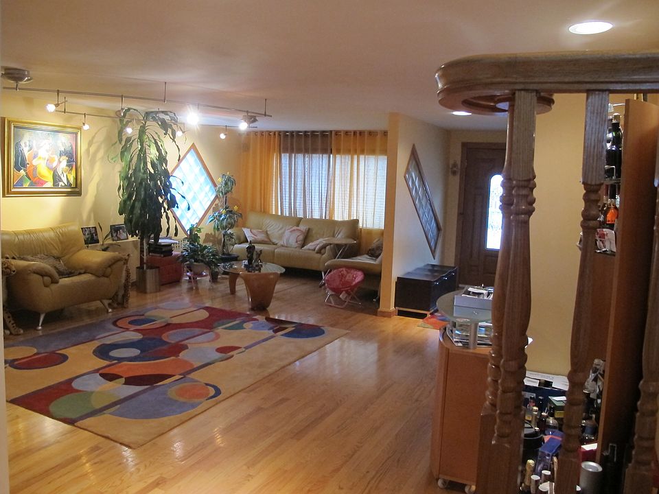 1st image of 285 Mayfair Dr N
