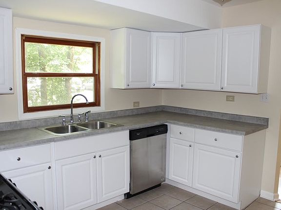 5th image of 111 E Washington St