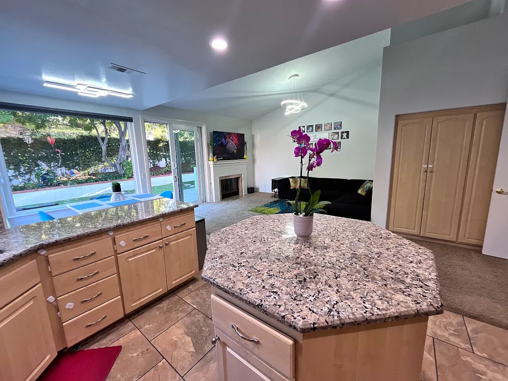 3 bed, 2673 sqft, $4,999 — Photo 4