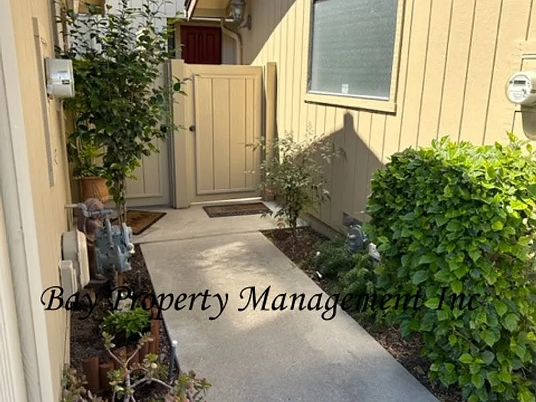 1860-5 Cherokee Dr — Photo 4