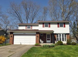 5974 Gareau Dr, North Olmsted, OH