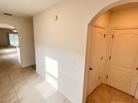 4th image of 522 Armoyan Way