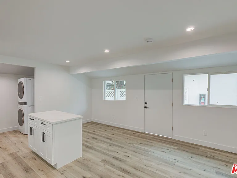11918 Rochester Ave — Photo 7