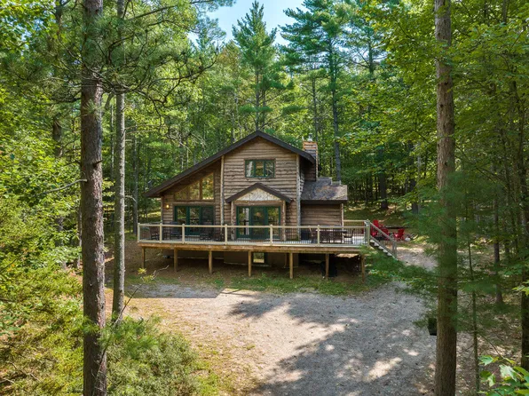 18 Seneca Trl, Jay, NY 12941