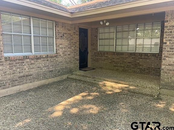 3rd image of 117/119 E Heritage Dr
