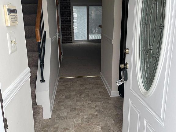 5th image of 6404 Lacrosse Ln NE