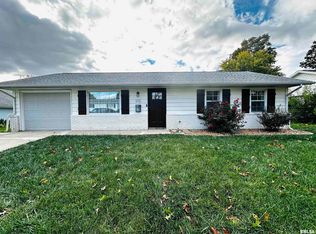 17 Merrygrove Dr, Jacksonville, IL 62650