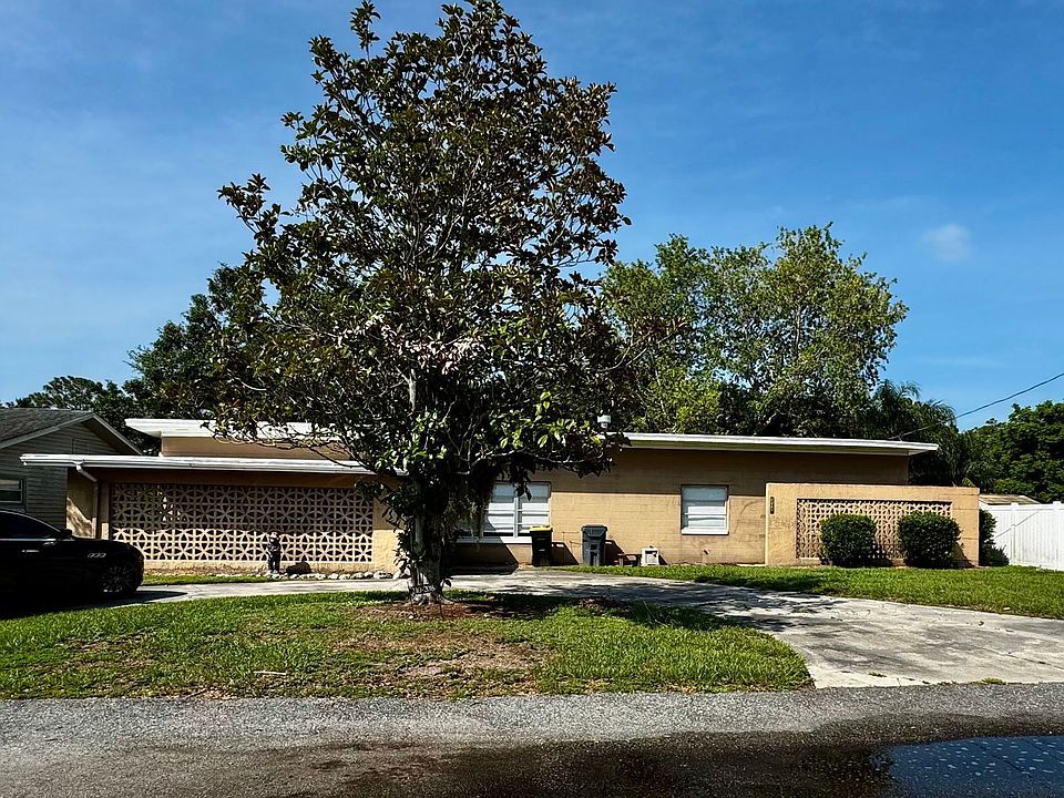 1st image of 210 S Lakeshore Dr