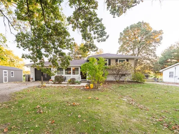 1745 Heritage Rd, Decatur, IL 62521