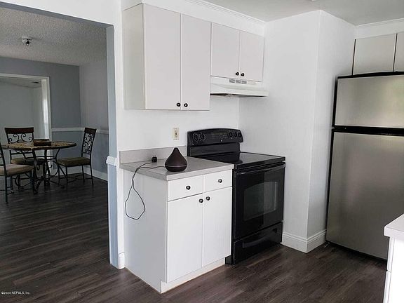 4th image of 7724 Berry Ave