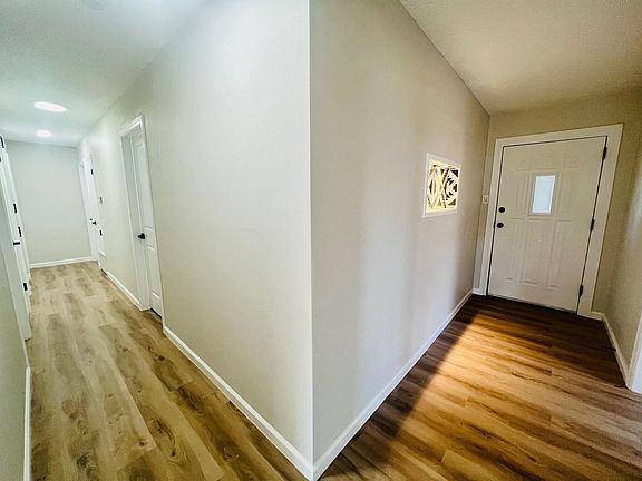 4th image of 2709 Pennsylvania St NE