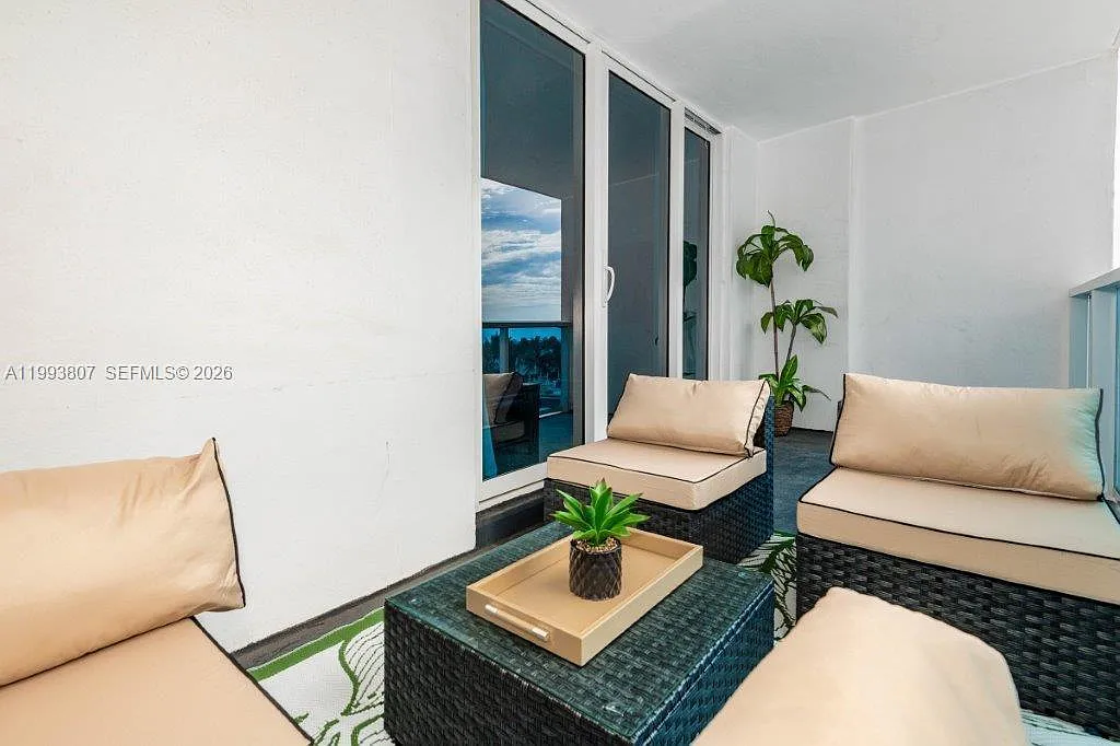 Building Photo - 2301 Collins Ave #401