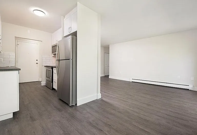 470 Wellington St N — Photo 4