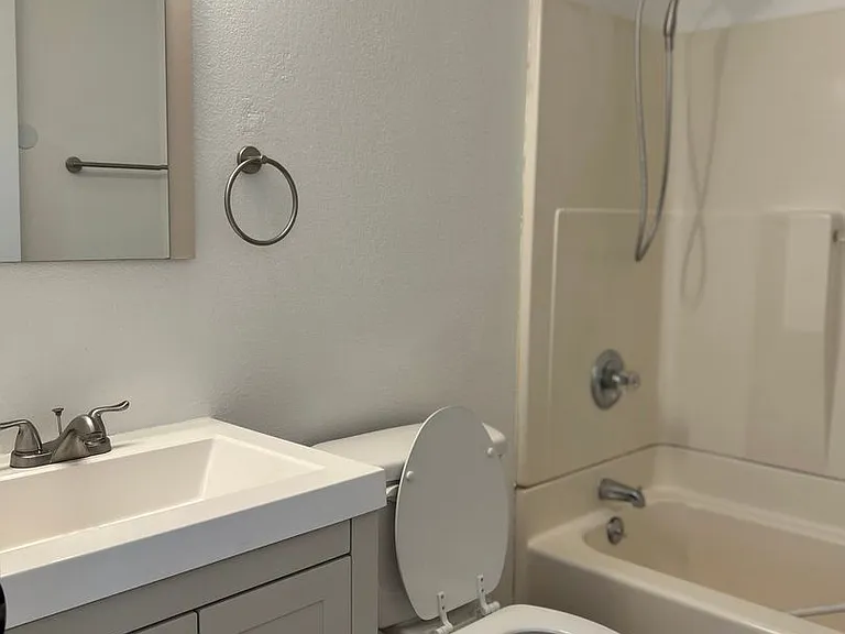 1029 Aurora Dr — Photo 7