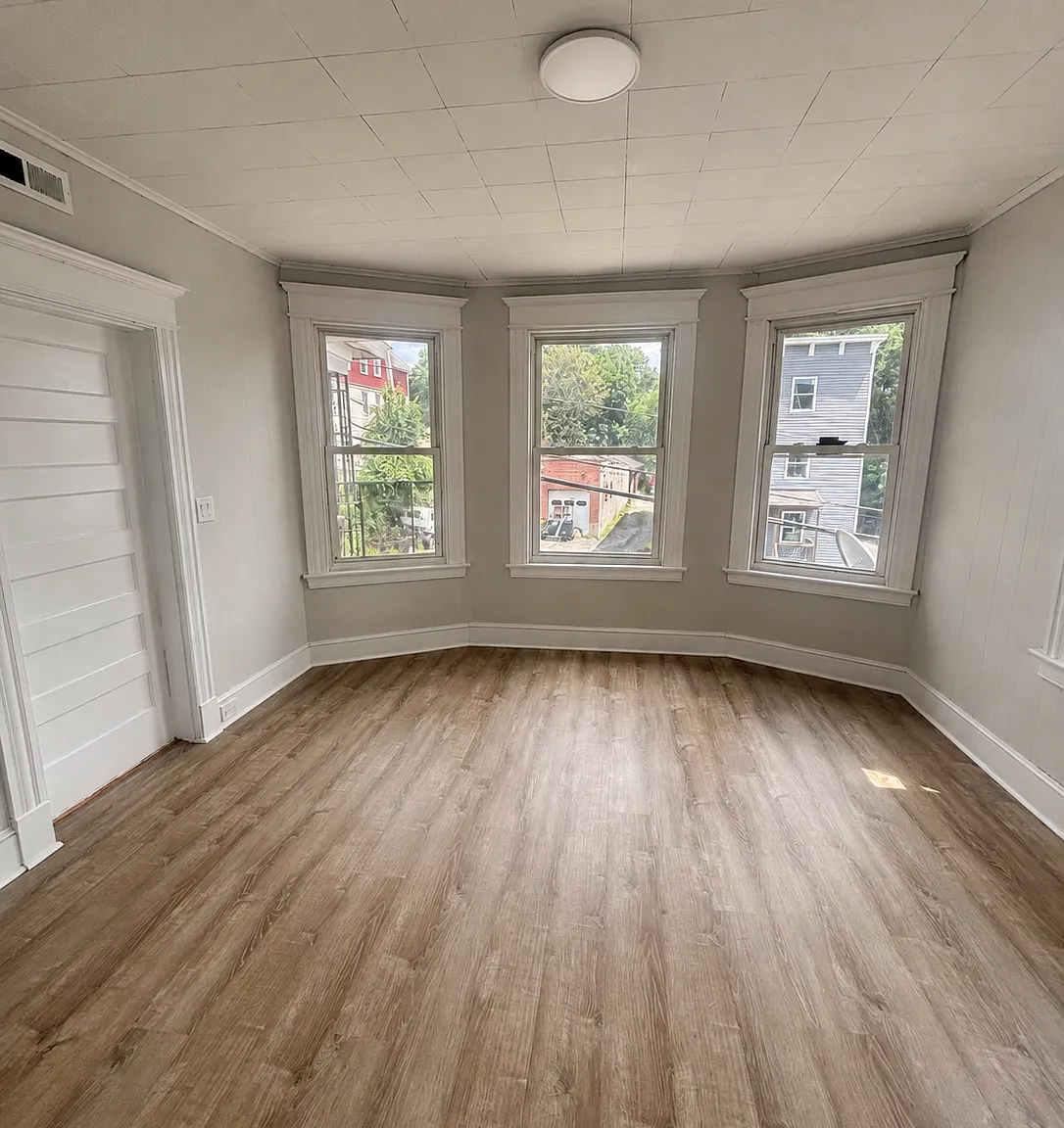 3 bed, $1,395 — Photo 1
