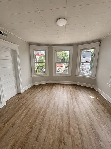 143 Hill St Photo 1