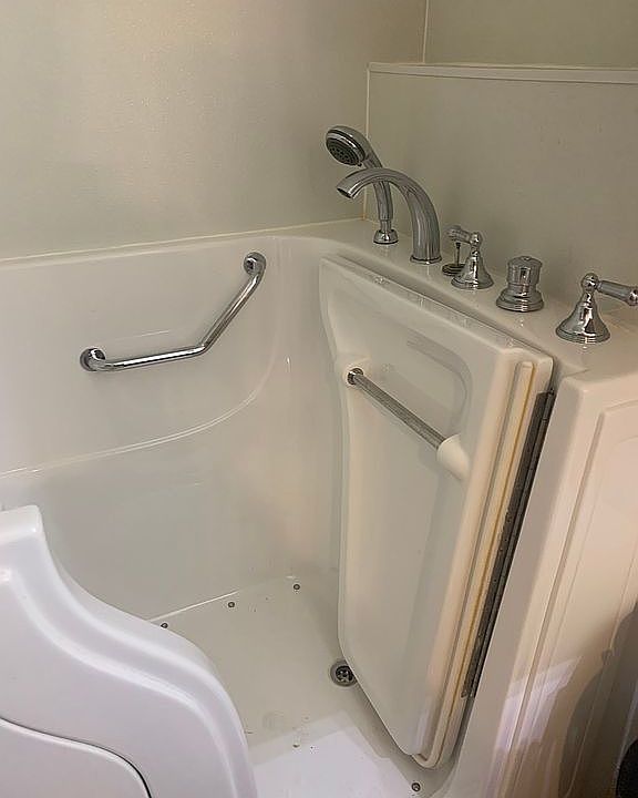 1st image of 1112 W 22nd St
