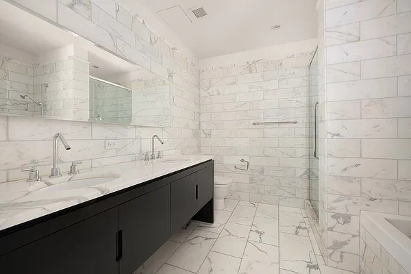 Bathroom, photo 1