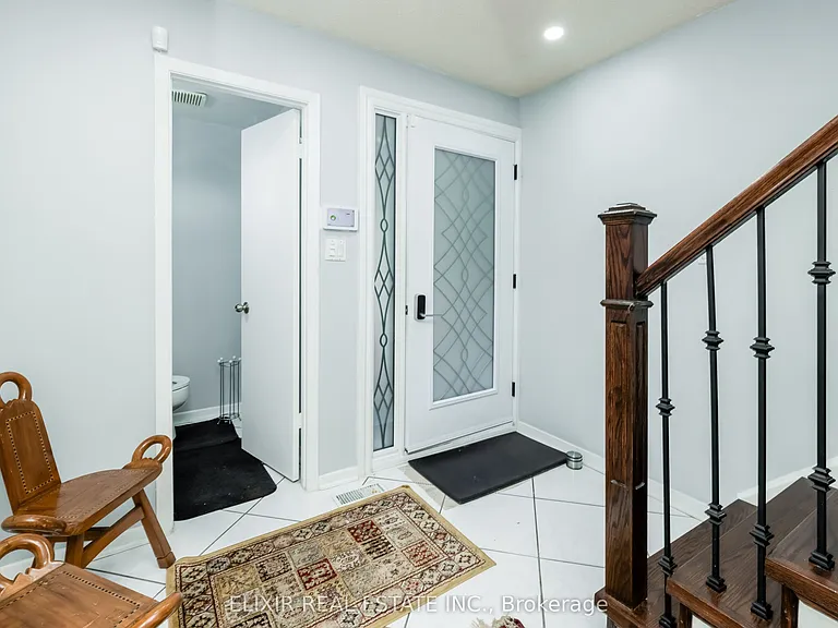 26 Roughfield Cres — Photo 2