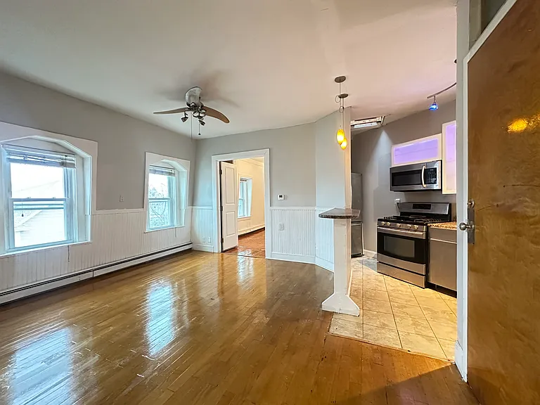 117 Almy St #3L — Photo 4