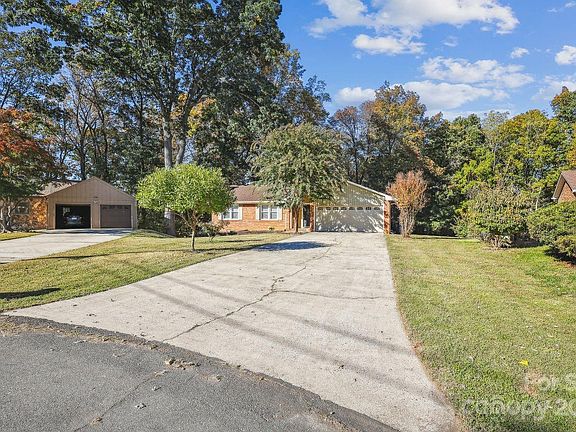 4th image of 120 Highview Cir