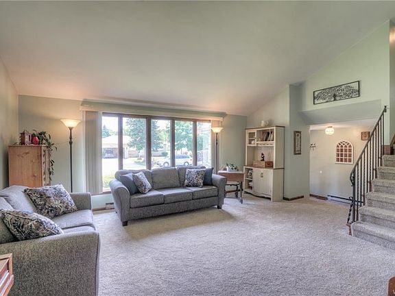 3rd image of 104 Cromwell Dr