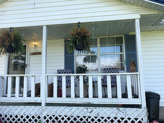 2nd image of 215 Jefferson Cir