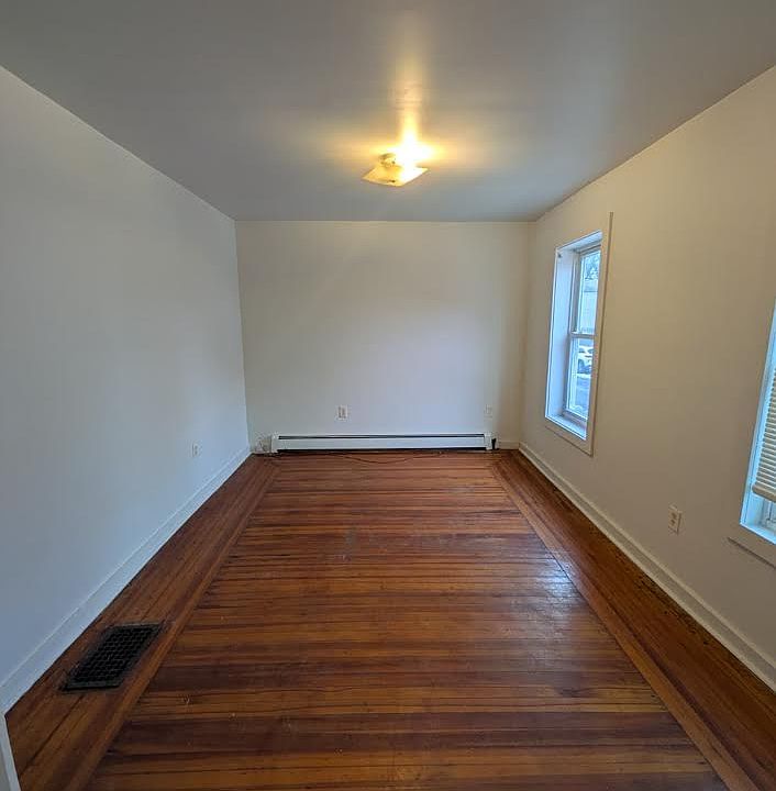 1st image of 171 Frank St #A