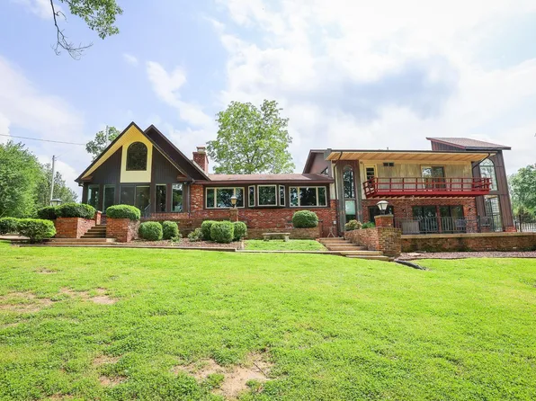 690 Lake Dr, Benton, KY 42025