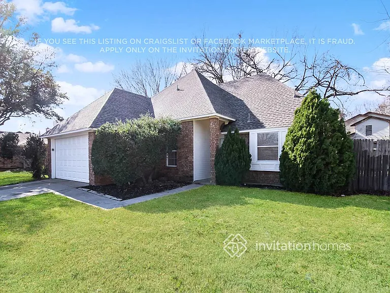 3217 Brooke St — Photo 2