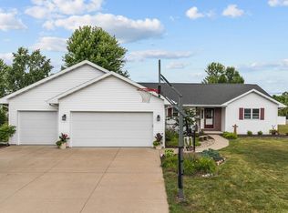 W5918 Sweet William Dr, APPLETON, WI 54915