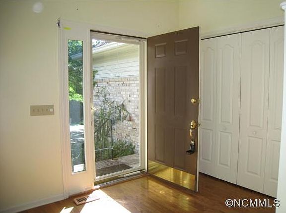 2nd image of 125 Jenny Lind Dr