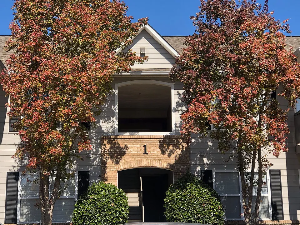 1385 S Donahue Dr #1-102