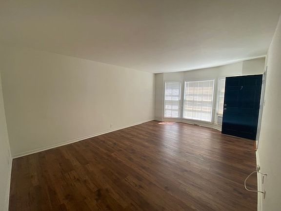 3rd image of 1401 Havenhurst Dr #7