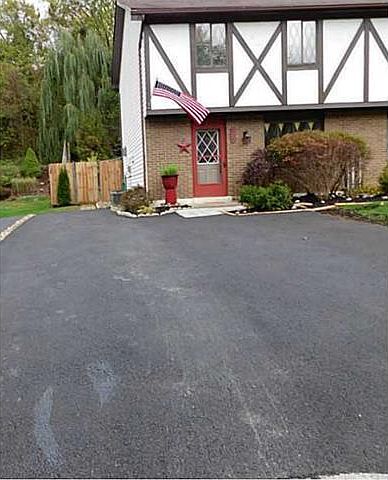 1st image of 214 Valley Stream Dr