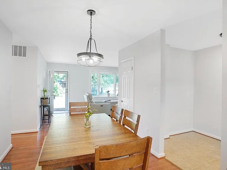 3908 Egan Dr — Photo 2