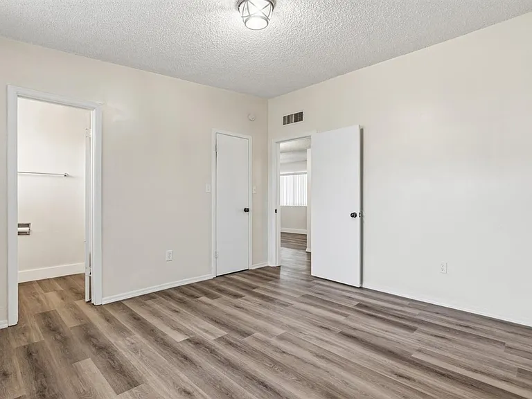 2103 N 10th Ave — Photo 16