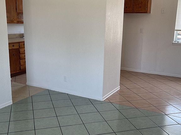 4th image of 5104 Debeers Dr