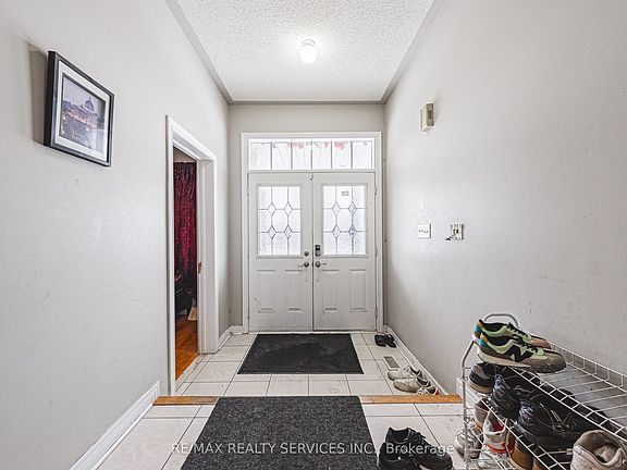3rd image of 66 Citadel Cres