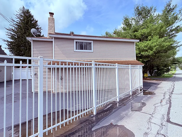 470 Crestmont Dr — Photo 10