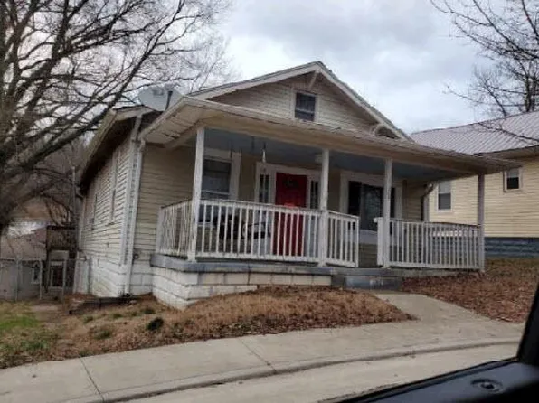 1129 3rd Circle Prospect, Ashland, KY 41101